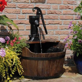 Fontaine de jardin :  avantages fontaine de jardin Newcastle Ubbink en bois avec pompe 350 circuit fermé  forme tonneau