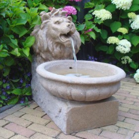 Fontaine de jardin :  fontaine de jardin décorative gargouille Basel Ubbink avec pompe, bassin et 1 lampe à 8 leds