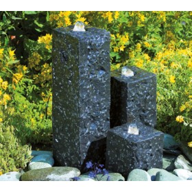 Service apr&egrave;s vente Ubbink : 3 colonnes en granit noir hauteur 15cm, 30cm et  45cm dimensions 12x12 cm, noir Taranto Ubbink trou 43/32 mm