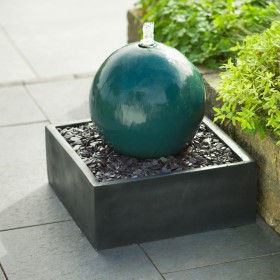 Fontaine de jardin :  acheter fontaine de jardin Steni Ubbink polyrésine avec boule coloris vert avecpompe et éclairage circuit fermé