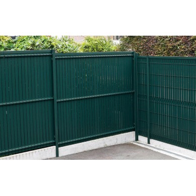 Kit lamelles brise-vue pour panneau clôture rigide en PVC imputrescible anti-UV vert occultant 4/5 1,025 x 2,50 m